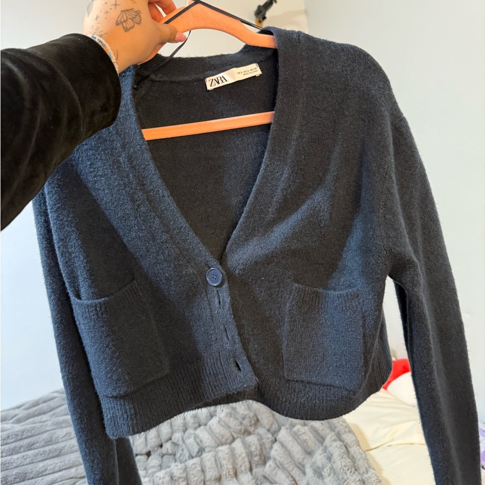 Zara Women's Navy Blue knit Cardigan Sweater